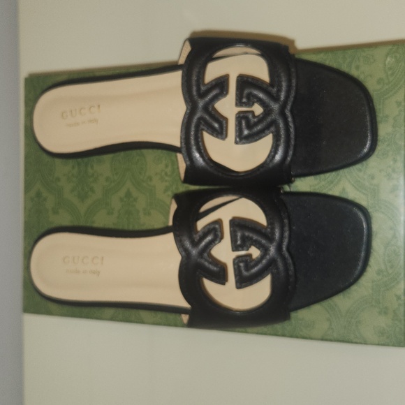 Gucci Flat GG Cut-Out Leather Slides Size 38 - Picture 2 of 4